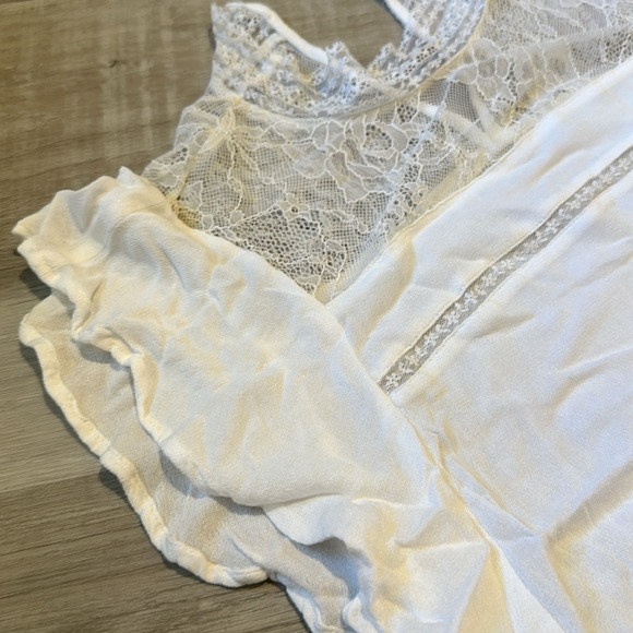 Fabulous Lace Shirt - Picture 3 of 3